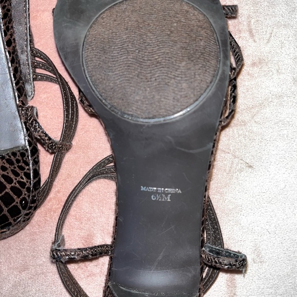 New York Transit Brown Heels - Picture 5 of 8